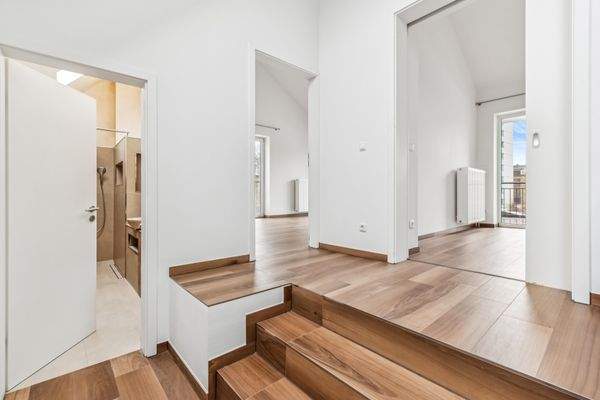 Vom Flur im Obergeschoss gelangen Sie in alle Räume