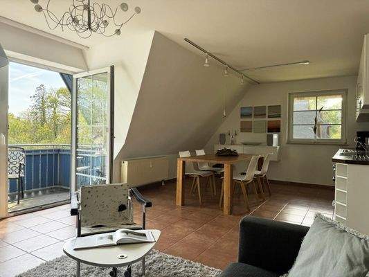 Wohn-Essbereich mit Balkon
