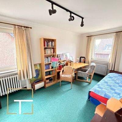 Helles Arbeitszimmer