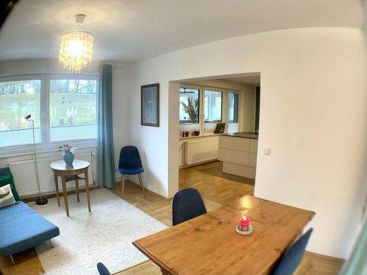 Blick von Wohnzimmer in Küche