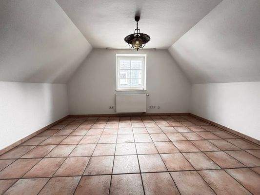 11 - Zimmer im Dachgeschoss I.JPEG