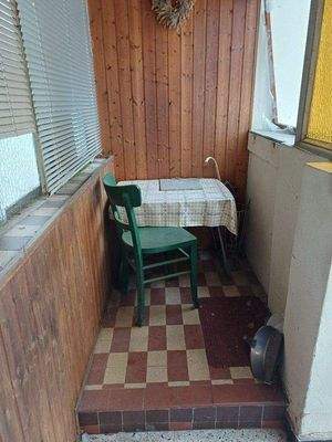 Vorderhaus kleiner Balkon (Wand zum Hinterhaus)