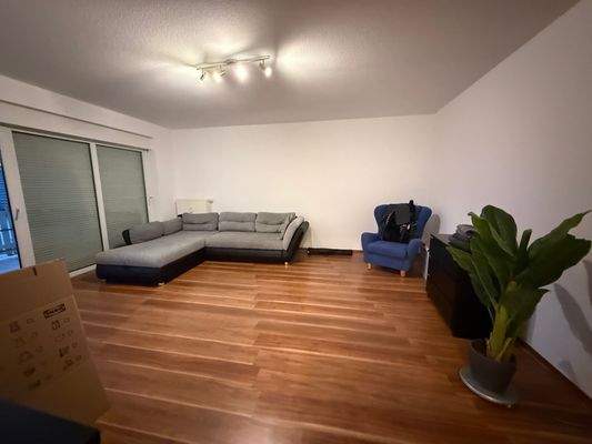 Wohnzimmer, Blick Balkon.jpeg