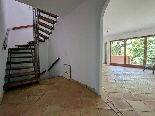 Flur Zugang Wohnzimmer und OG