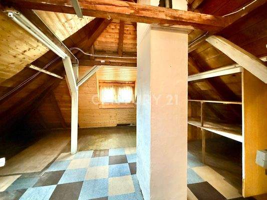 Ausbaubarer Dachboden