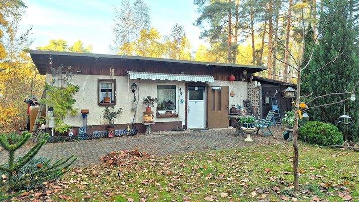 08 Bungalow Front.jpg