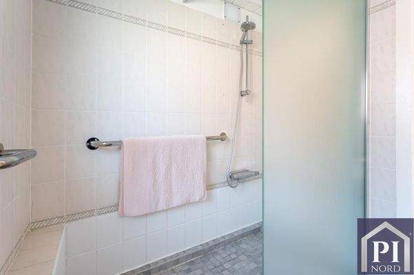 Badezimmer im Erdgeschoss