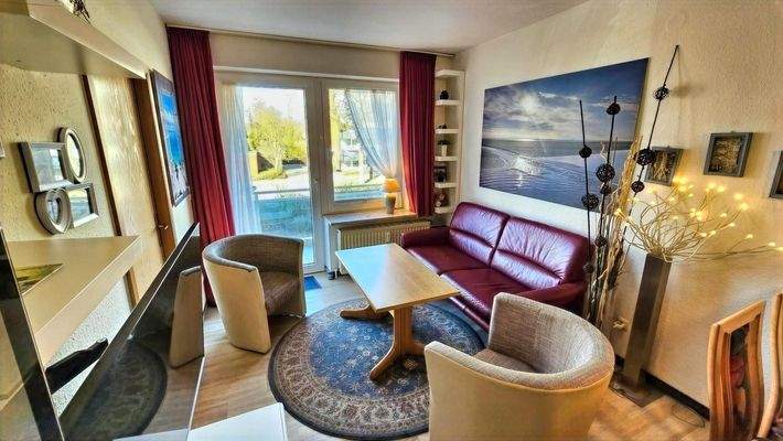 Wohnzimmer mit West-Balkon