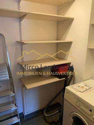 Abstellraum mit Waschmaschine