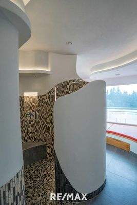 Dusche im Wellnessbereich