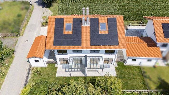 Luftbild Südansicht mit PV