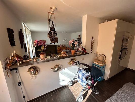 mit Durchbruch in das Wohnzimmer