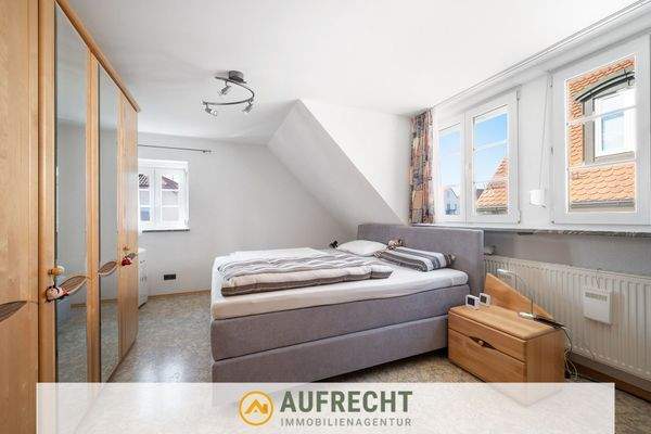 helles Schlafzimmer 2. OG