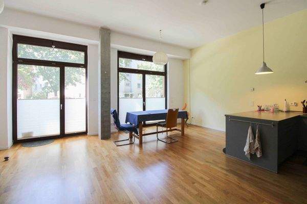 Wohnzimmer u. Küche