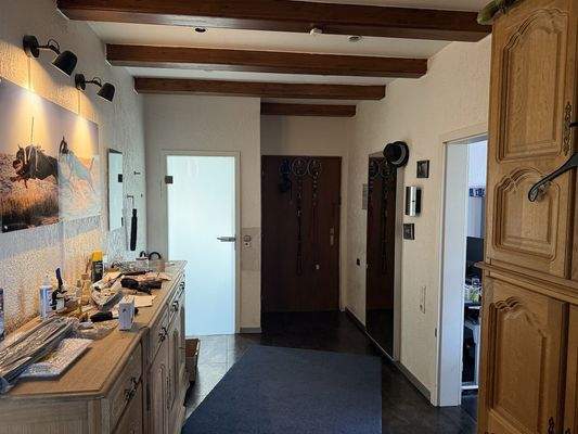 1.OG links Wohnungsflur Bild 2