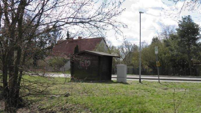 Bushaltestelle vor dem Verkaufsobjekt