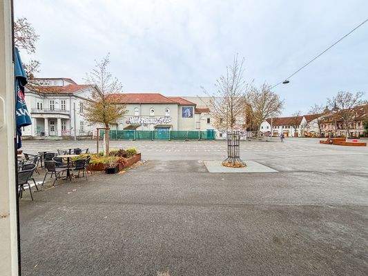 10 Ein-:Ausgang Wochenmarkt