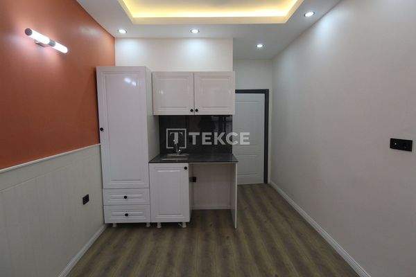 Renovated Building 600 Meters from the Sea in Fatih