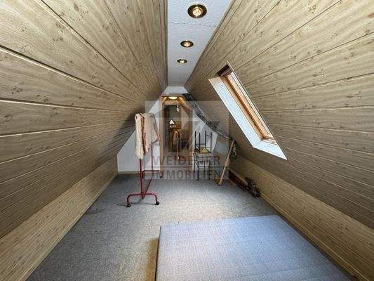 Dachspitz Raum links 