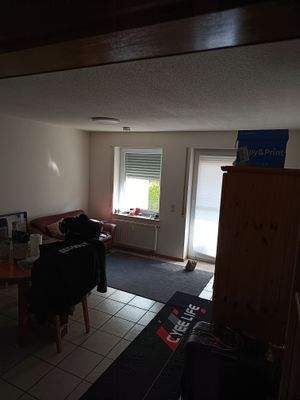 Wohn-/Ess- und Kochbereich mit Zugang zur Terrasse