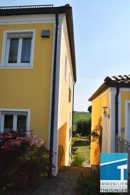 Durchgang zwischen Garage und Haus