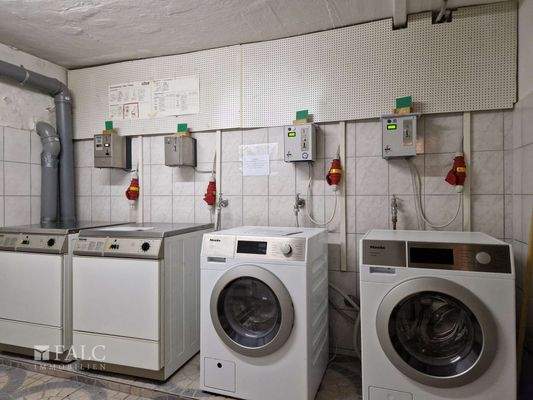 Waschküche mit Münzautomaten