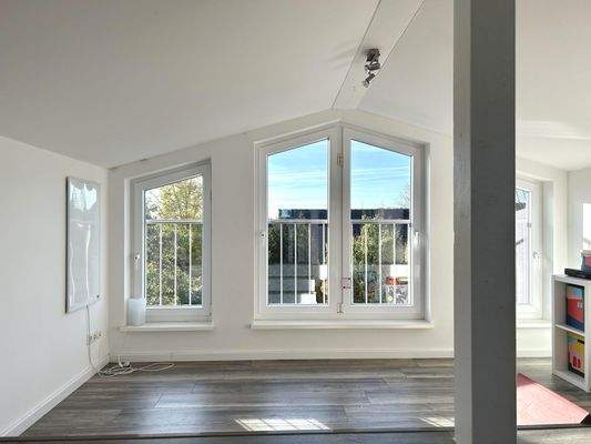 Wohnliche Nutzfläche im Spitzboden