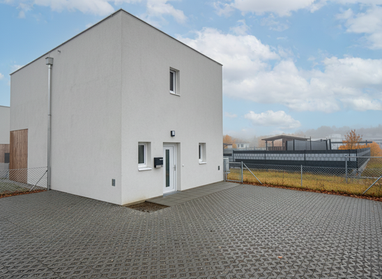 Front Foto Haus 1.png