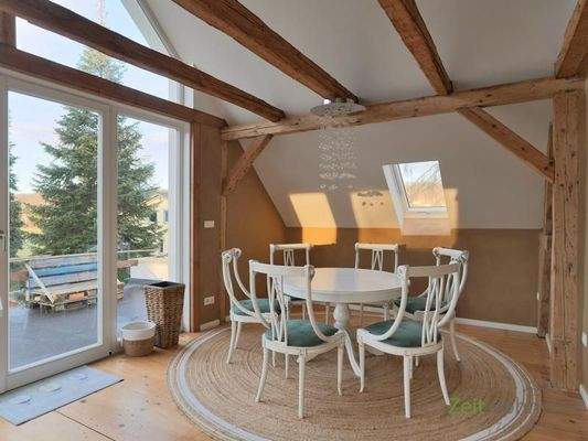 runder Esstisch in der Küche