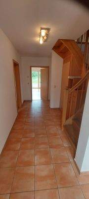 Hausflur_ Blick ins Wohnzimmer