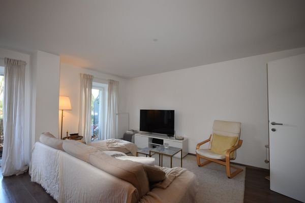 Wohnzimmer - Moderne und geräumige 2 Zimmer Wohnung mit großem Balkon Miete Grödig Salzburg