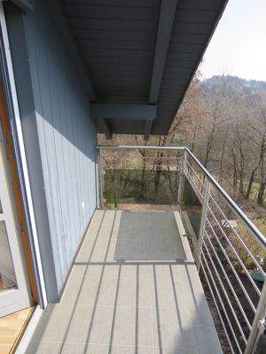 Südbalkon mit Edelstahlgeländer 