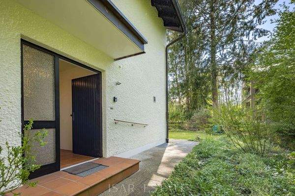 Überdachter Eingangsbereich