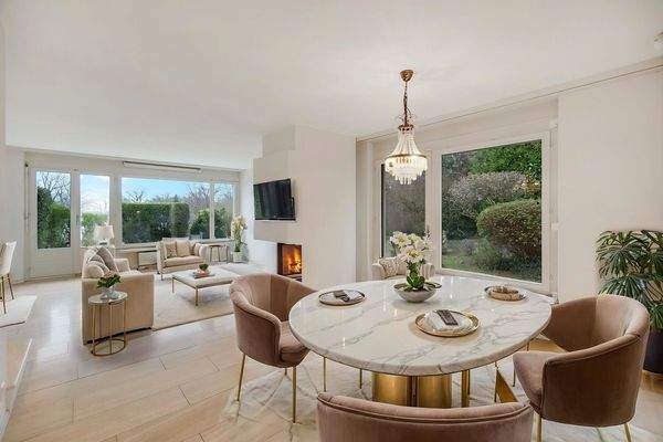 Ess-/Wohnraum mit Kamin (Beispieleinrichtung)