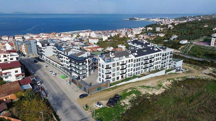 Sea-View Semi-Detached Villas in a Complex with Pool in Yalova