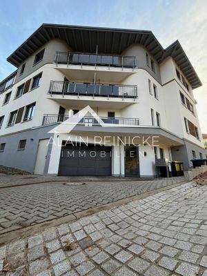 Hausansicht mit TG-Zufahrt