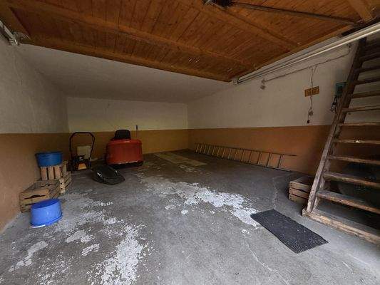 Garage 1 mit Treppe