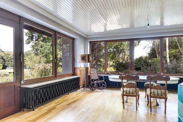 Kaminzimmer mit Blick auf den Park