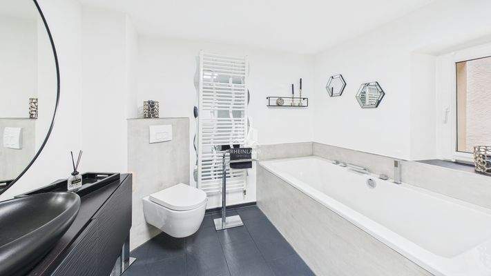 Badezimmer 1WHG OG-PR0199-STILL041.jpg