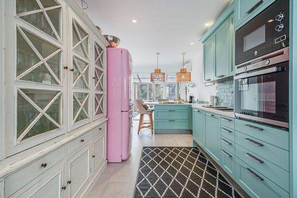 Komplett ausgestattete Küche