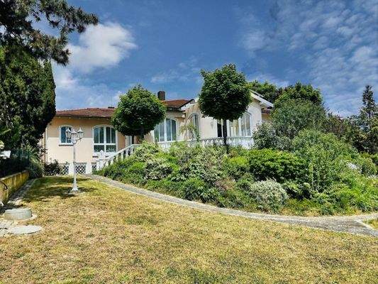 Ein Traum hier zu wohnen... die Südansicht vom Garten