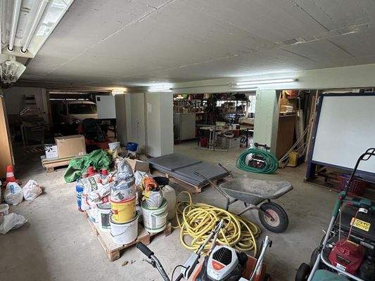 Große Werkstatt und Lagerfläche im KG