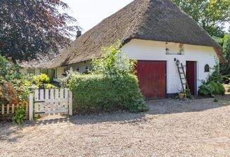 Garage mit Hofplatz