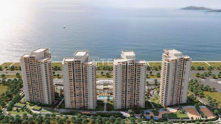 Apartments in a 5-Pool Complex Close to the Coast in Kartal Istanbul