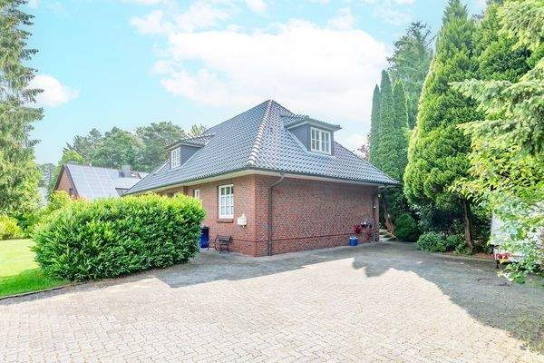 Auffahrt und Stellpätze