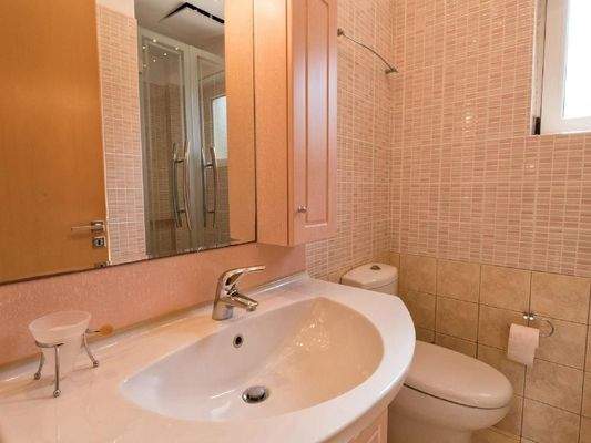 Kreta, Roussospiti: Einzigartige Villa mit separatem Apartment auf großem Grundstück mit Pool zu verkaufen