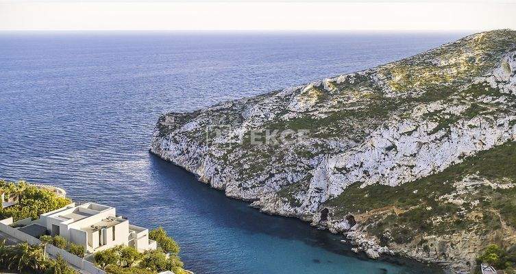 5-Bedroom Villa with Impressive Sea Views in Javea Alicante