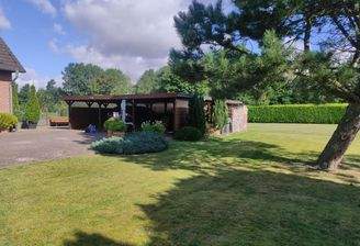 Blick zum Carport
