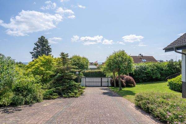 Grundstücksauffahrt