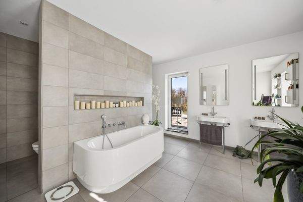 Großzügiges Vollbad